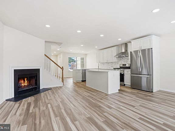 3rd image of 1004 Waterford Rd