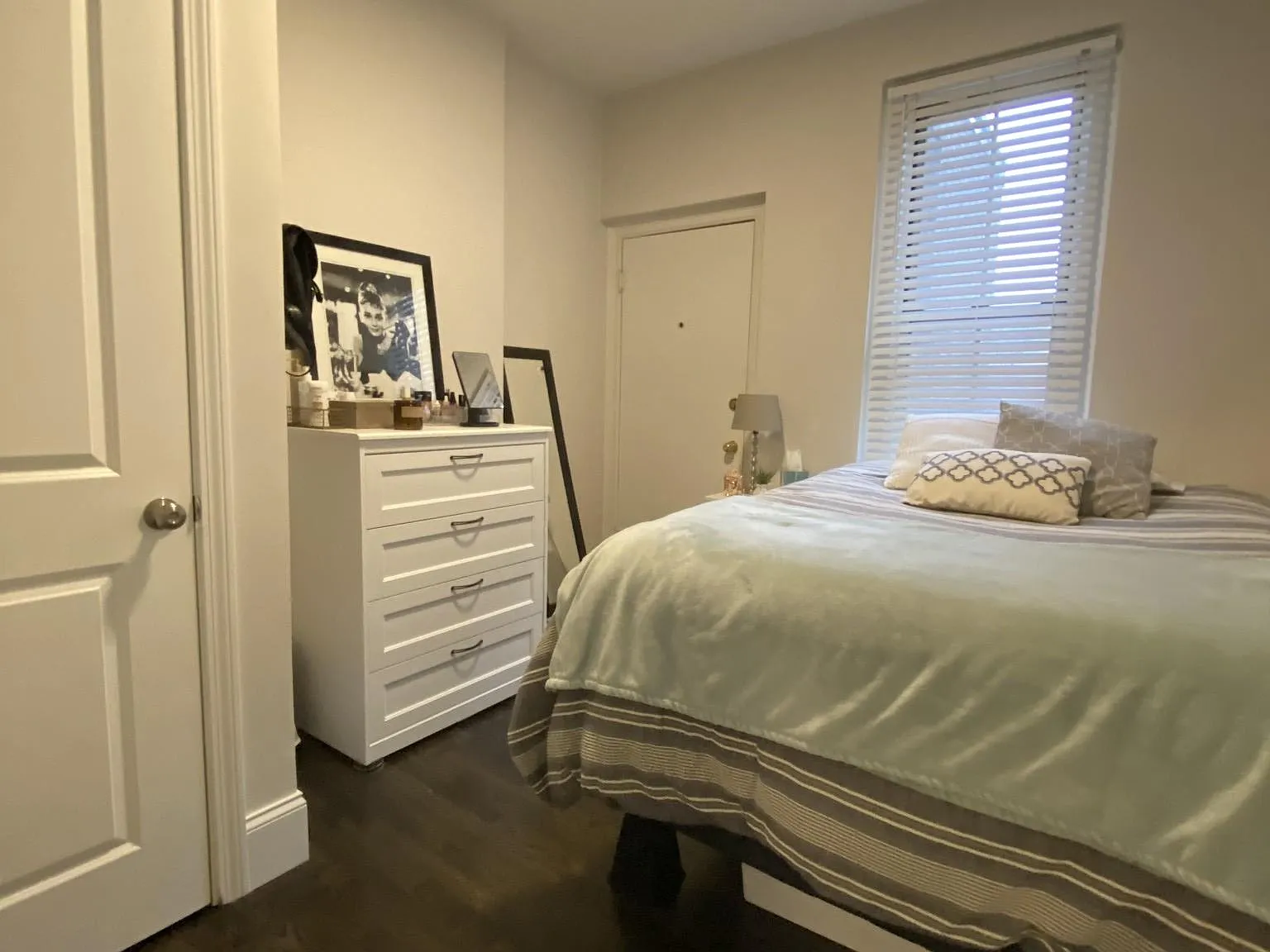 2 bed, 999 sqft, $3,760 — Photo 3