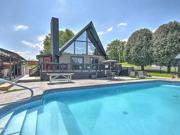 814 Summer Sound Rd, Piney Flats, TN 37686
