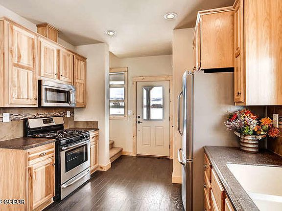 3rd image of 134 Edgewater Cir