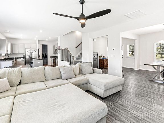 5th image of 410 Buford Way