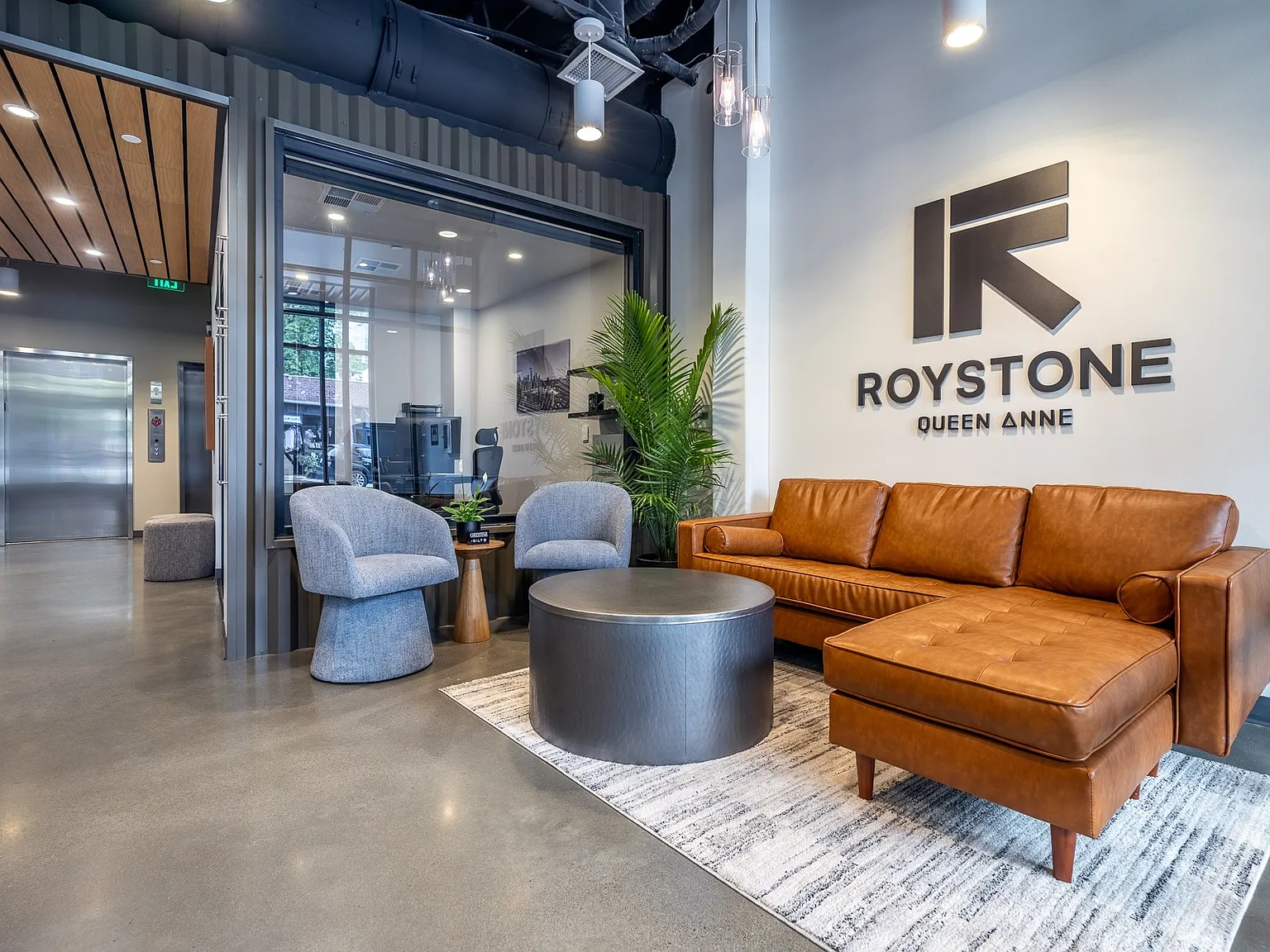 Roystone — Photo 2