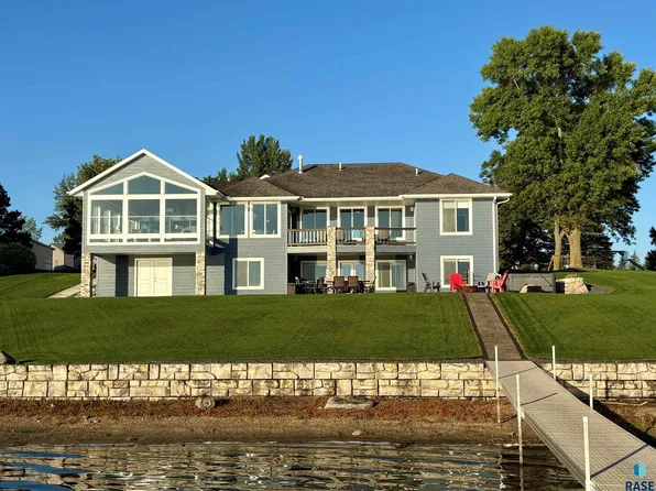 6642 S Lake Trl, Wentworth, SD 57075