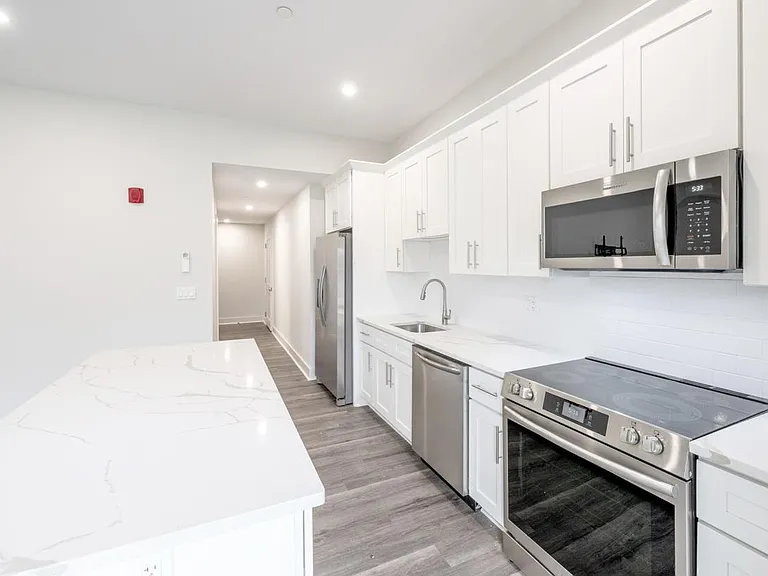 34 Knight St #106 — Photo 1
