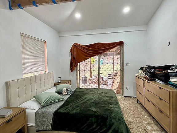 3rd image of 16560 La Salle Ave