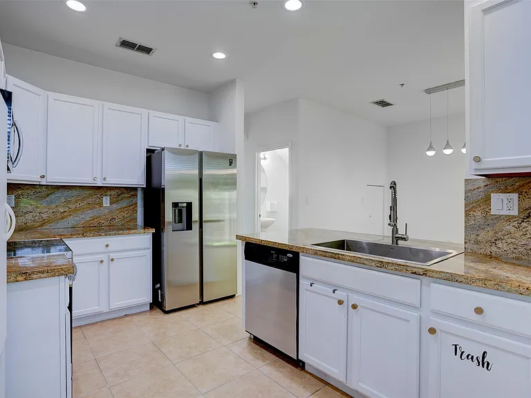 2851 W Prospect Rd #305 — Photo 11