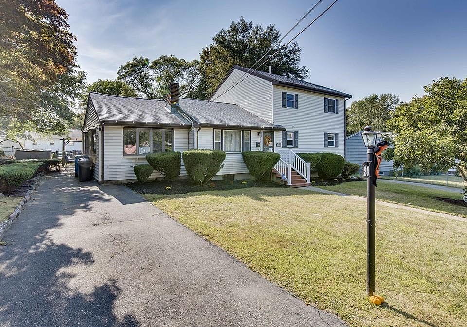1st image of 20 Knights Crescent St