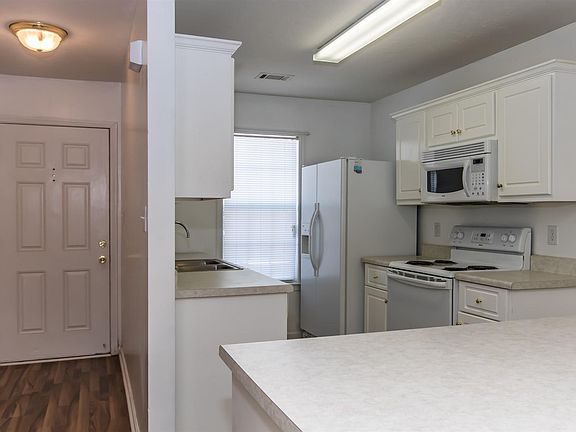 3rd image of 236 Philmont Dr
