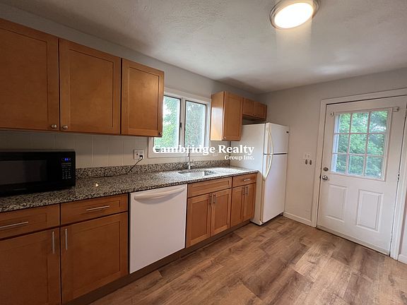 3rd image of 143 Washington Cir Floor 2