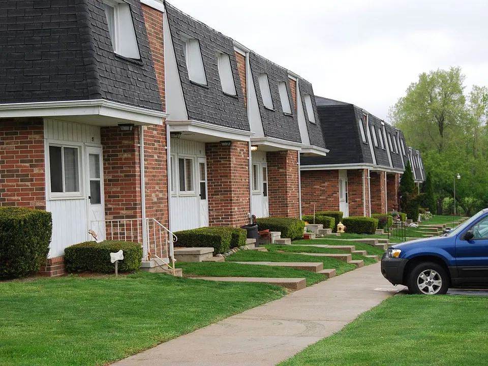 Riverside Manor Townhouses