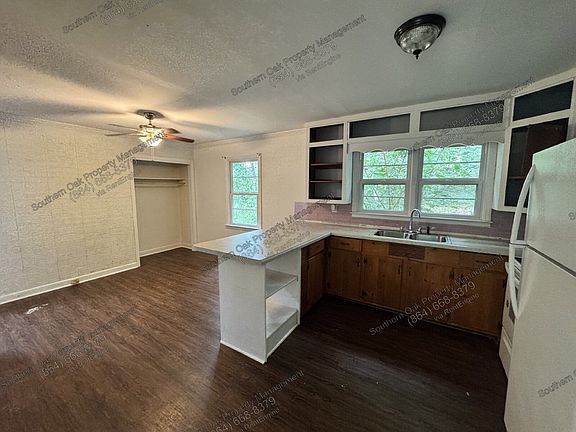 5th image of 804 E Grady St