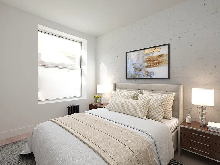 229 E 11th St #1A — Photo 1