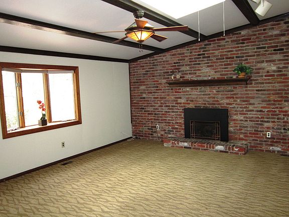 Family Room - 2 Skylights
