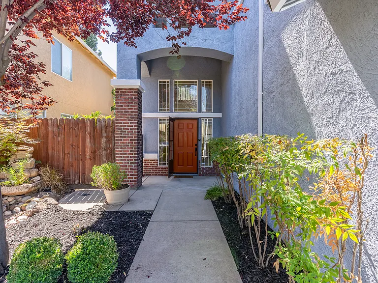 5230 Bay St — Photo 2