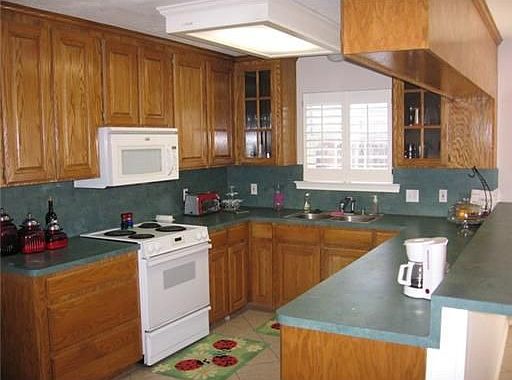 3rd image of 2402 Carnation Ct