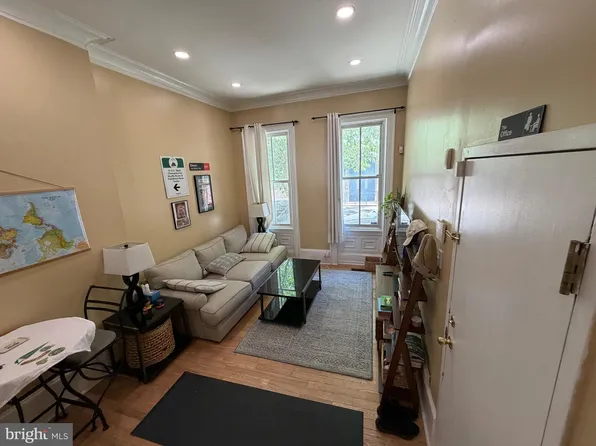 1504 Mount Vernon St #1, Philadelphia, PA 19130