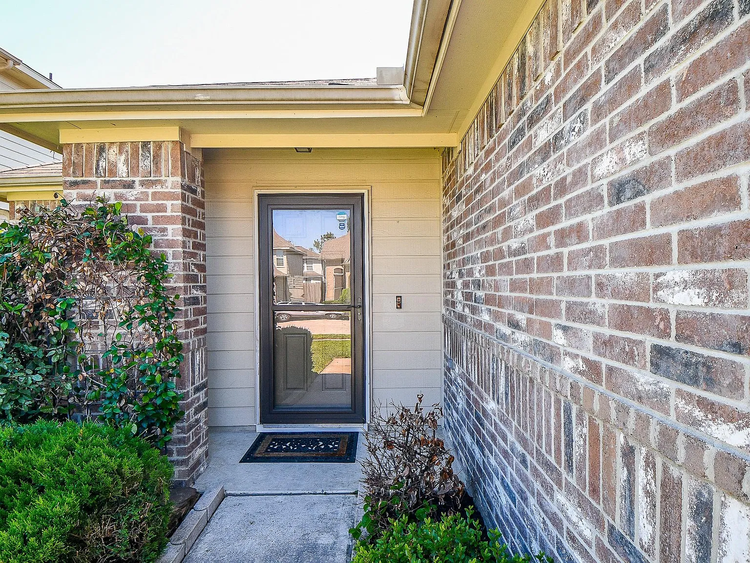 3 bed, 2.0 bath, 1407 sqft, $1,800 — Photo 3
