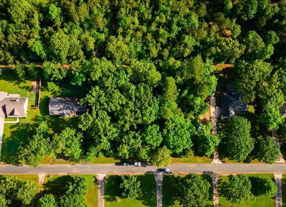 2nd image of 8 Hickory Oak Ln