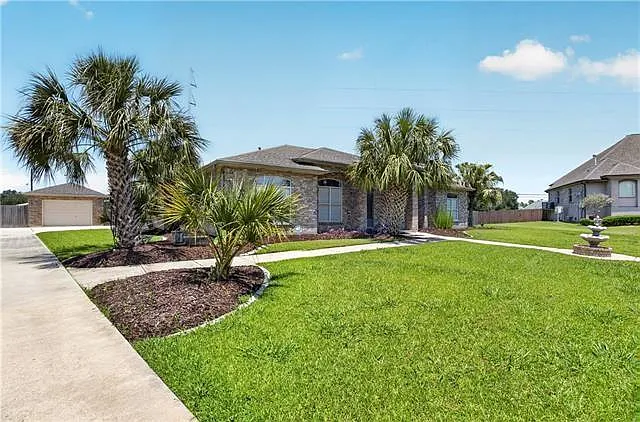 4 bed, 3.5 bath, 2596 sqft, $4,200 — Photo 3