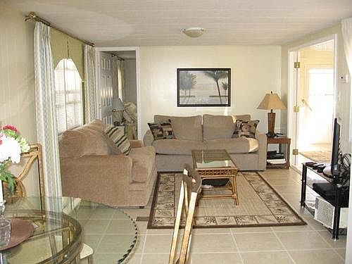 3rd image of 3241 Lanark Dr