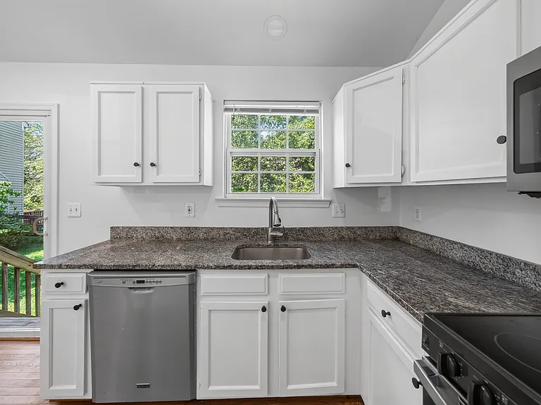 8 Worthington Ct — Photo 17