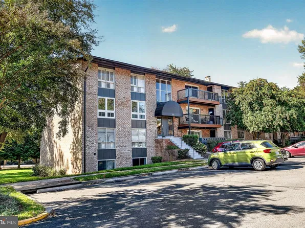212 Locust St SE APT 108, Vienna, VA 22180