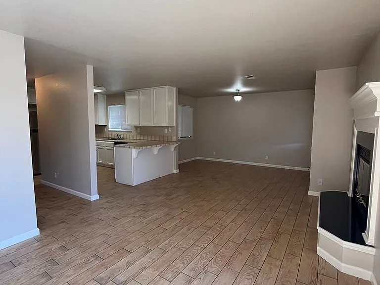 415 W J St — Photo 20