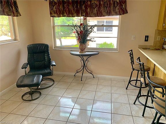 2nd image of 223 SE 15th Pl APT 206