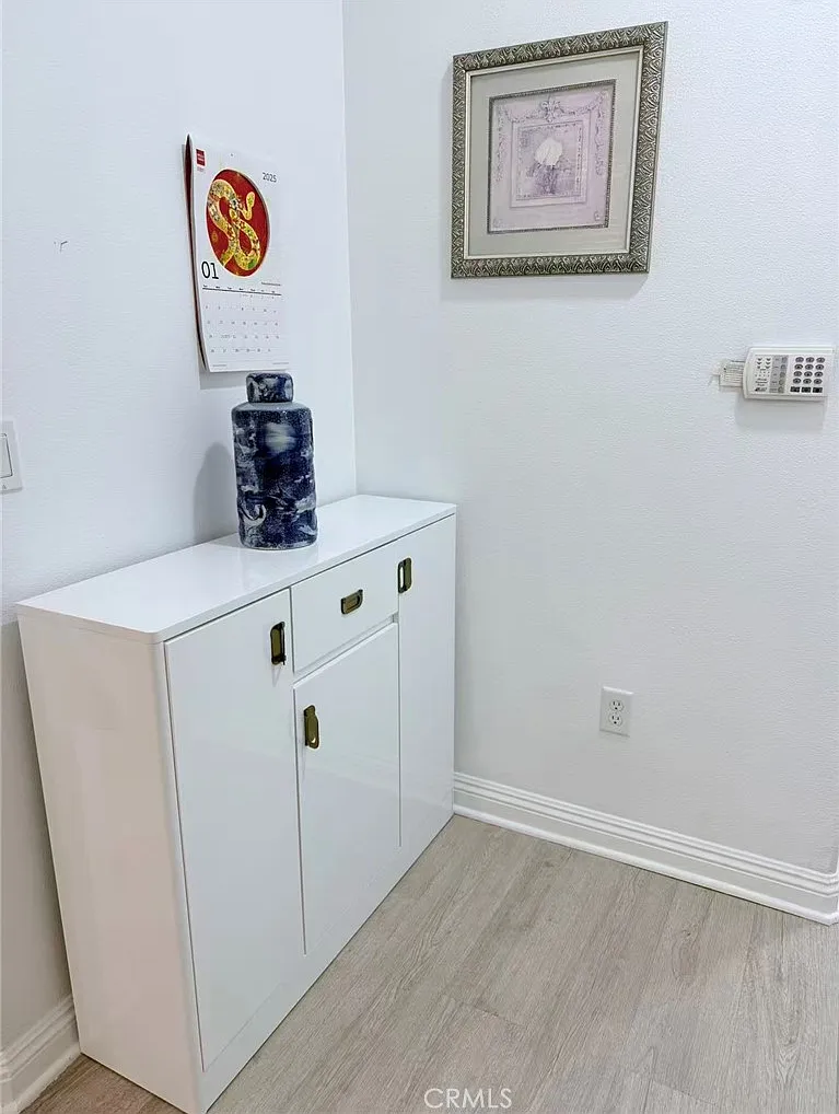 3 bed, 2.5 bath, 1585 sqft, $4,950 — Photo 3