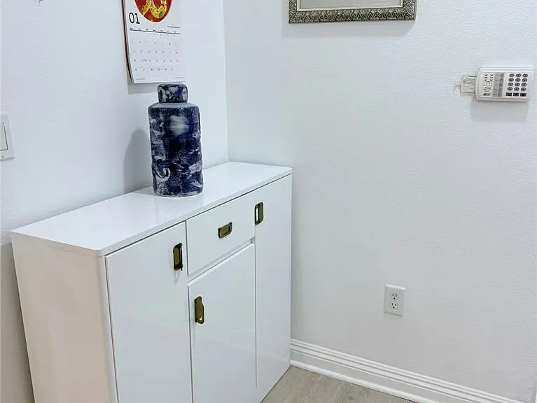 2125 S Bentley Ave #107 — Photo 3