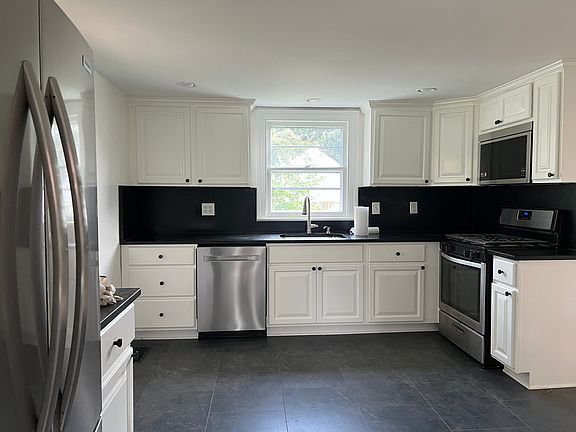 4th image of 719 Altavista Ave