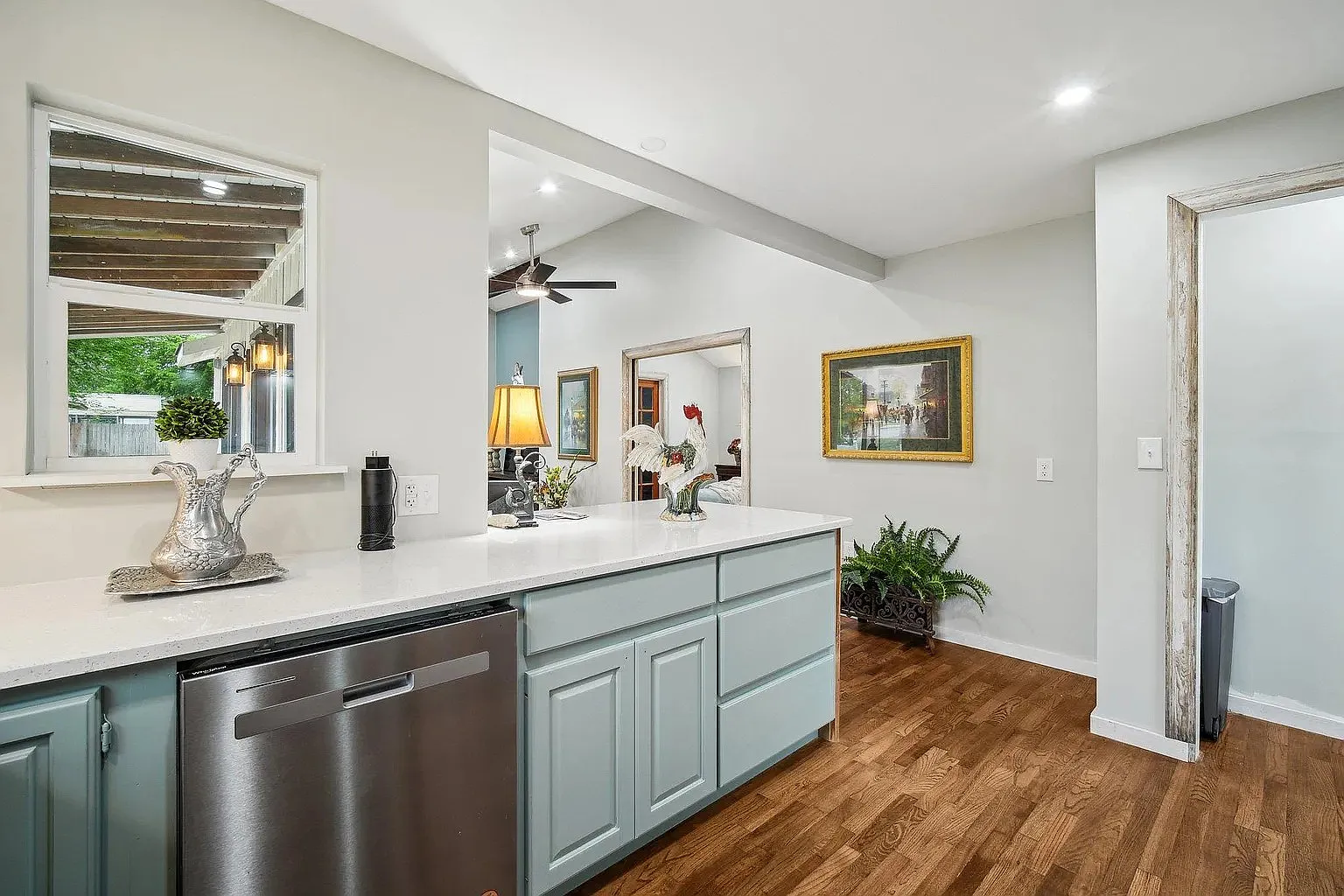 OM- 801 Bishop Street - 1 — Photo 2