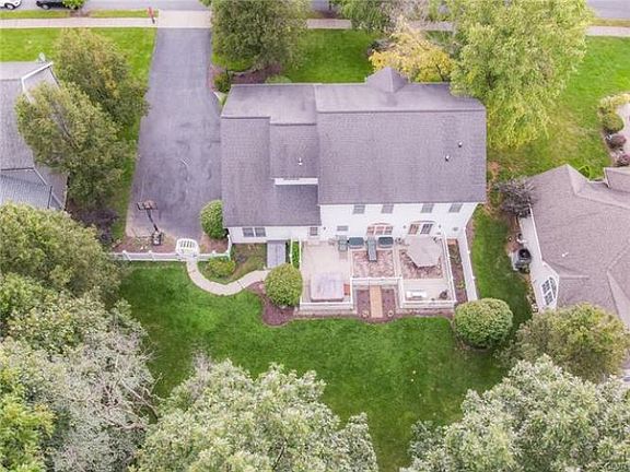 4th image of 52 Clairmont Ave