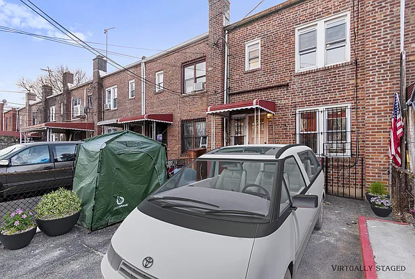 Sold by HomeDax Real Estate | media 12