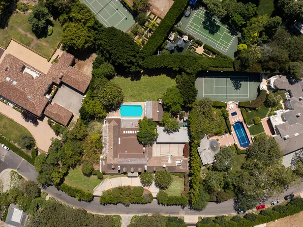 327 Delfern Dr, Los Angeles, CA 90077