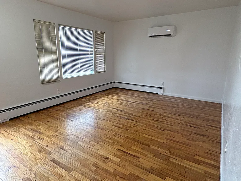 1745 White Ave #1 — Photo 4