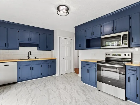 329 S Winchester Ave, Waynesboro, VA 22980