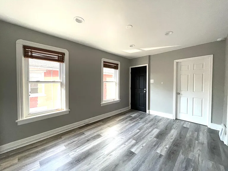 2045 W 38th St #U — Photo 4