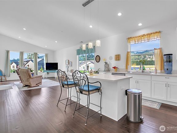 3rd image of 30 Nature Loop