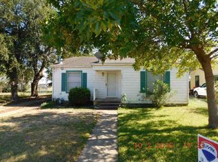 1204 W 11th St, Mc Gregor, TX 76657