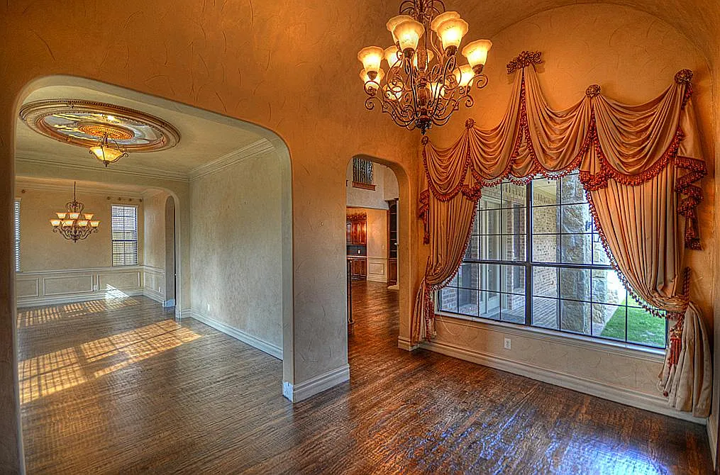 4 bed, 4.5 bath, 3808 sqft, $4,100 — Photo 2
