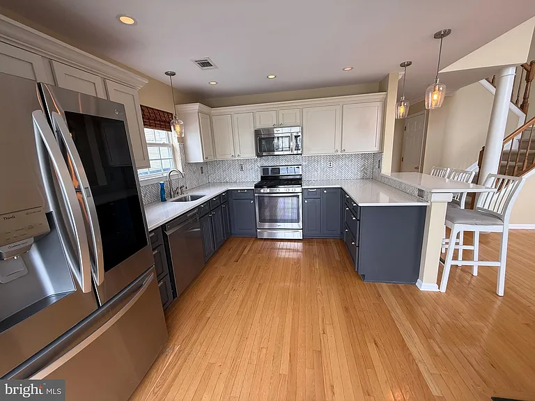 233 Fountayne Ln — Photo 12