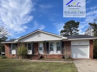 3662 Golfview Rd, Hope Mills, NC 28348