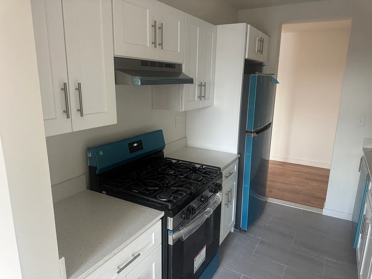 Building Photo - 671 Bronx River Rd #6X