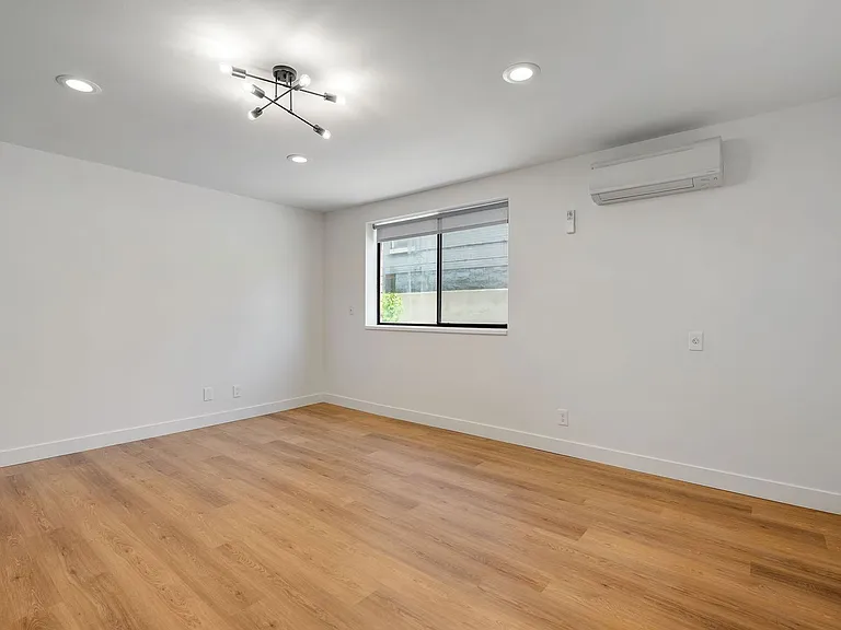 1016 E 900 S — Photo 14