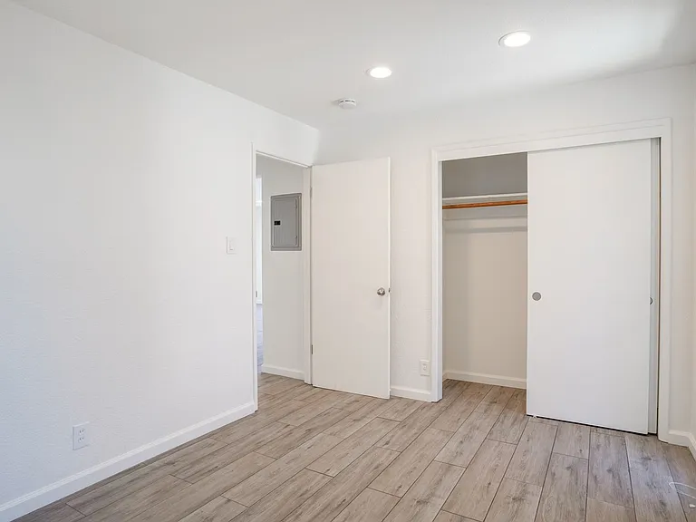 124 Farragut Ave — Photo 71