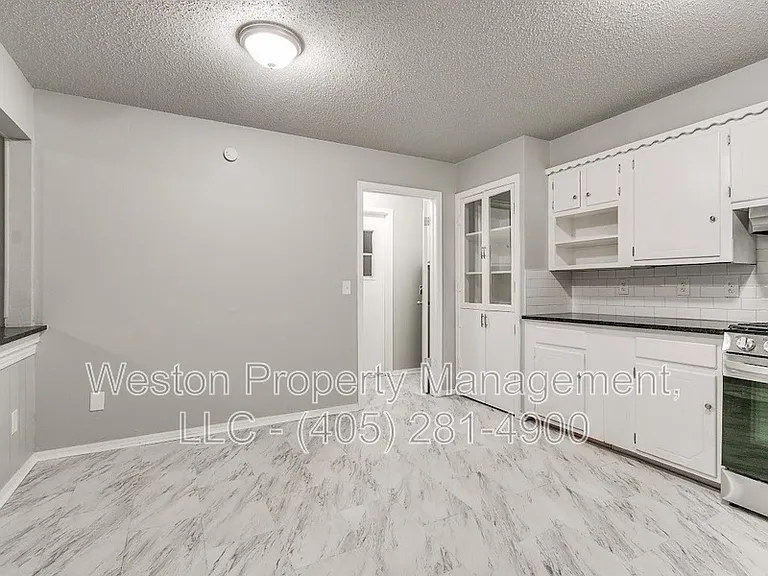 1011 Crown Dr — Photo 9