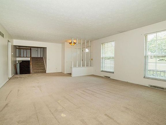 3rd image of 7144 Hollywood Dr