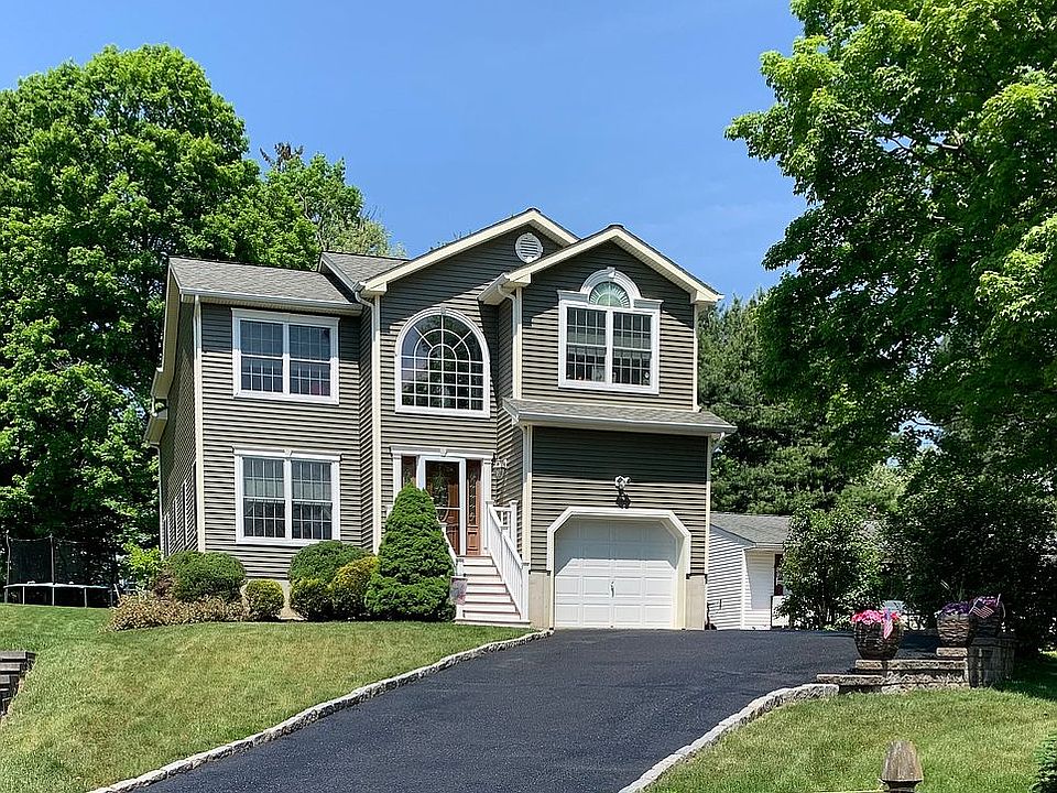 1st image of 5 Conklin Ln