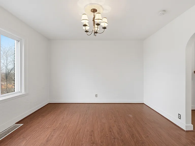 240 Ridgewood Ave — Photo 10
